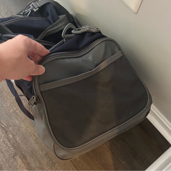 Under Armour Undeniable Duffle 3.0 Gym Bag in Midnight Navy/ Graphite/ Silver - Picture 4 of 5